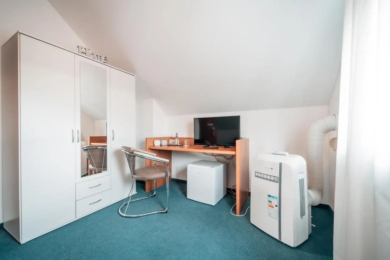 Airport Lounge Hotel Düsseldorf Bed & Breakfast